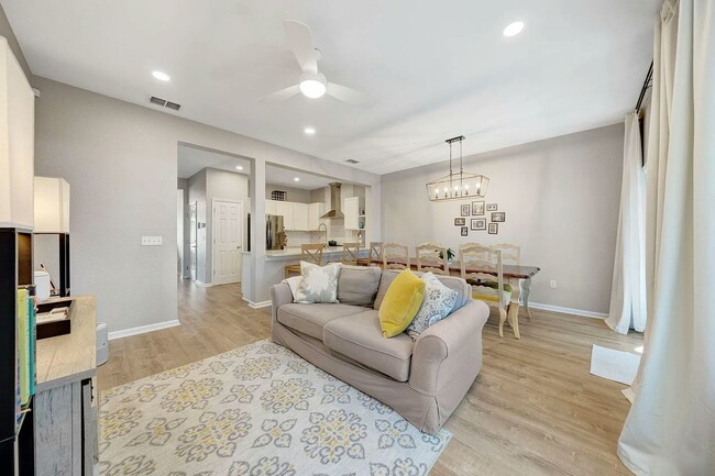 Building Photo - 233 Sand Oak Blvd
