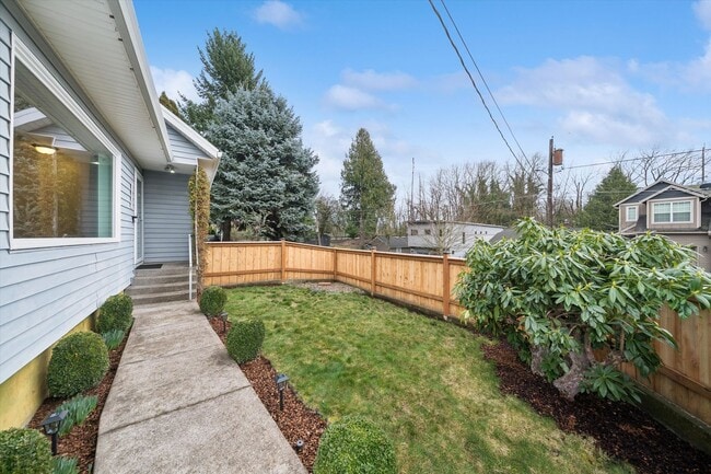 Building Photo - Beautiful Hillsdale 4 BR, 2 BA home