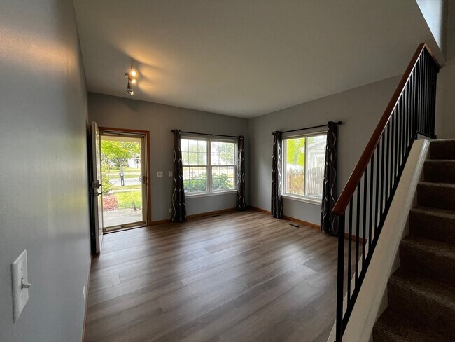 Building Photo - 2828 Alameda Ct