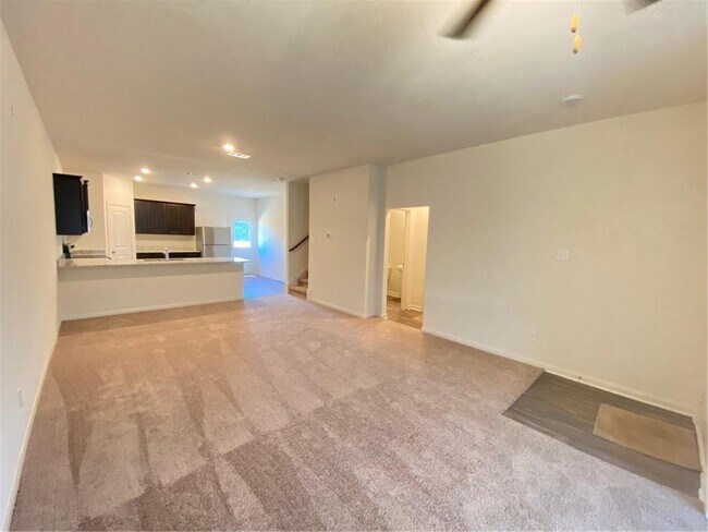 Building Photo - 325 Crescent Park Dr