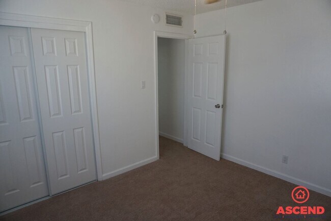 Building Photo - 648 Delfino Ln