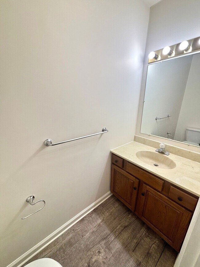 Building Photo - 4 Pheasant Ln