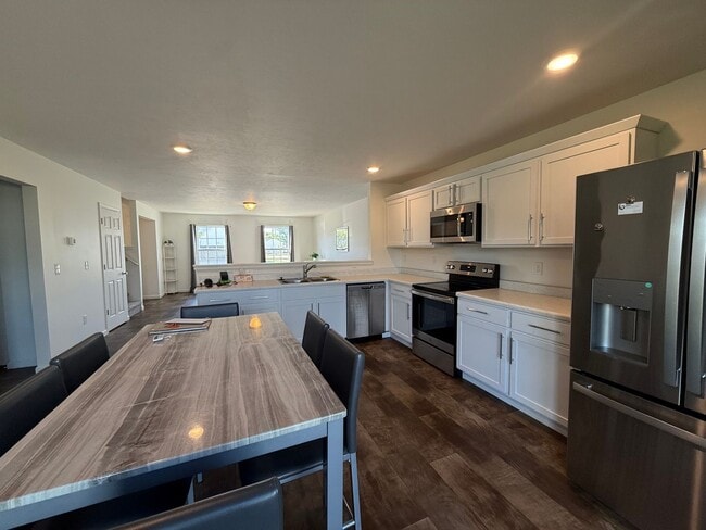 Building Photo - Spacious & Partially Furnished 5-Bedroom Colonial in Allendale's Maple Pond Community