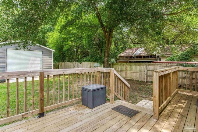 Building Photo - 520 Selina St