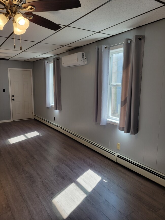 Building Photo - 60 Birch Ave S