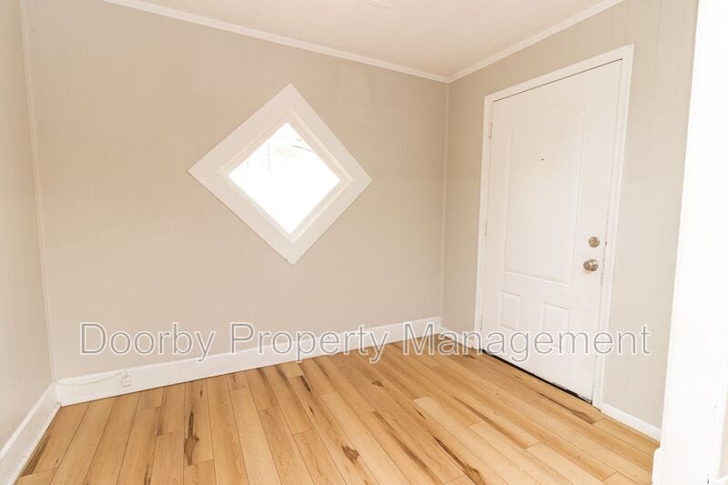 Building Photo - 1713 Carson Ave