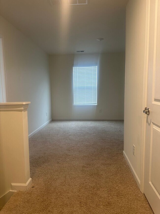 Building Photo - Spacious 3Bed/2.5Bath home in Maryville City Schools district only $2400/month - AVAILABLE NOW