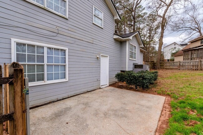 Building Photo - 3 Bed/2.5 Bath House for Rent in Martinez w/ Garage & Fenced Back Yard