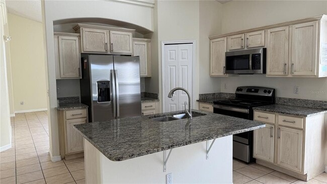 Building Photo - 16644 Rolling Green Dr