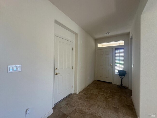 Building Photo - 107 Riviera Dr