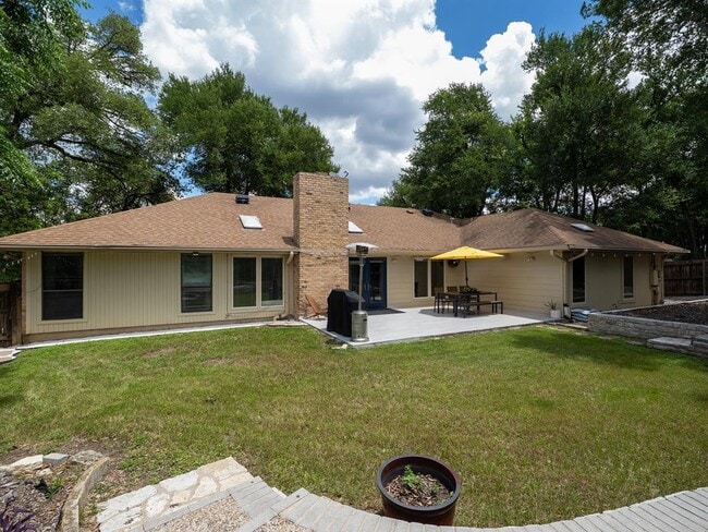 Building Photo - 2110 Wychwood Dr