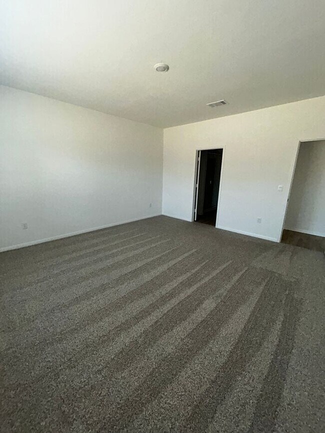 Building Photo - Charming 4 beds 3 baths in Leander!