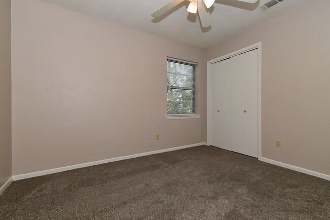 Building Photo - 1208 Yellowstone St