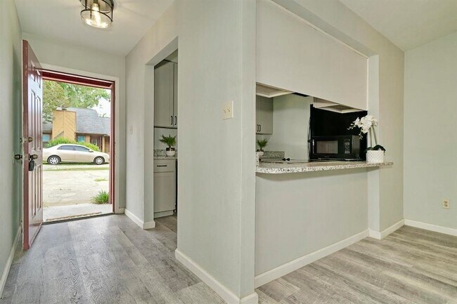 Building Photo - 3421 N Carnation Ct