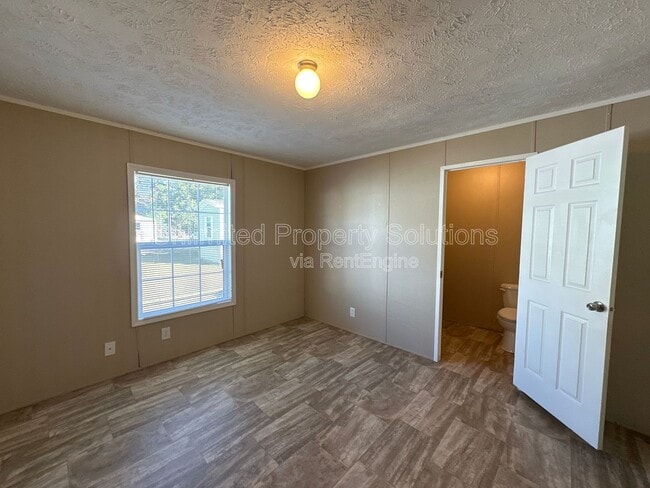 Building Photo - 9765 Old Mill Rd