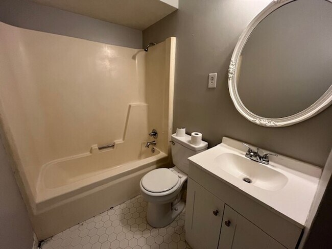 Building Photo - Renovated 3 Bedroom 1.5 Bath Home for Rent!