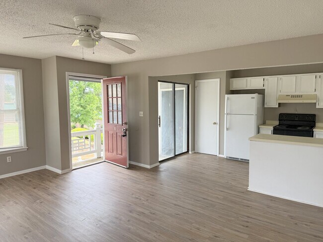 Building Photo - 3929 Highridge Dr SW