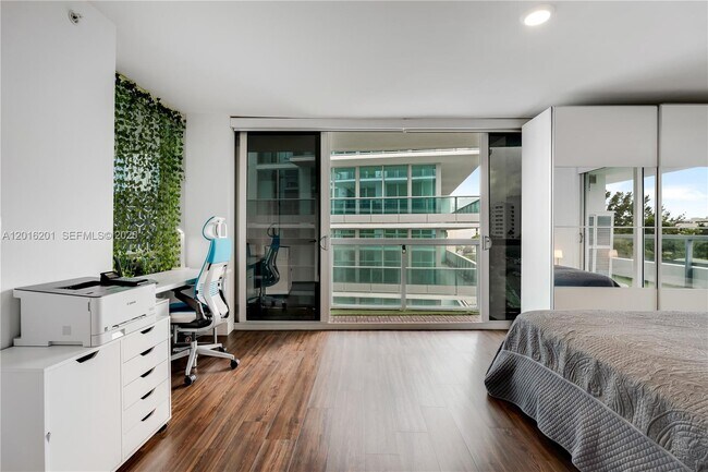 Building Photo - 9261 E Bay Harbor Dr