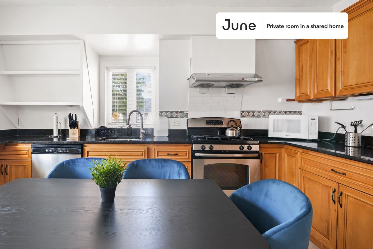 Building Photo - Room in Shared 6 bed/2 bath home in Allston