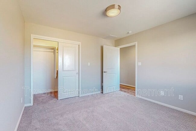 Building Photo - 4571 Villa Loma Ln NE