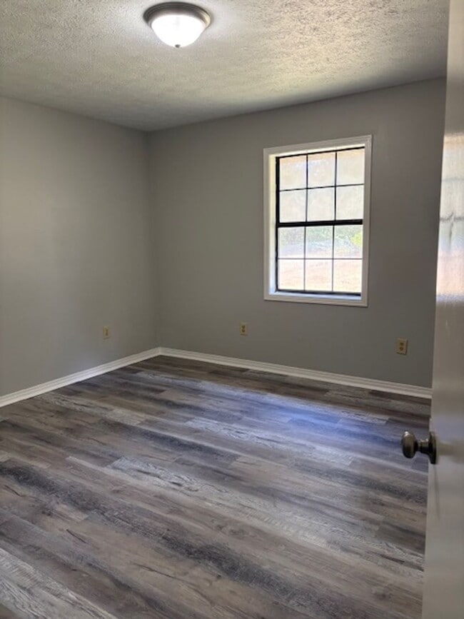 Building Photo - Renovated 3 Bedroom 1.5 Bath Home for Rent!