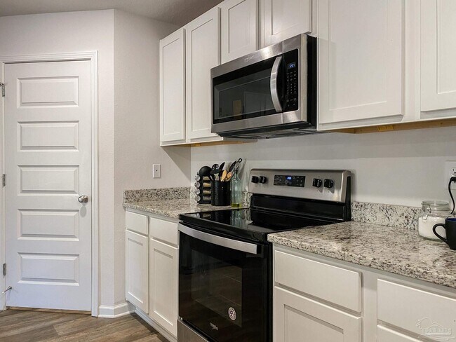 Building Photo - 7368 Lakeside Oak Ct