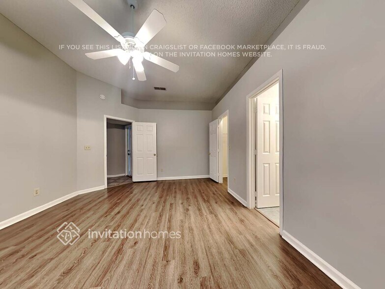 Building Photo - 12934 Staffordshire Dr S
