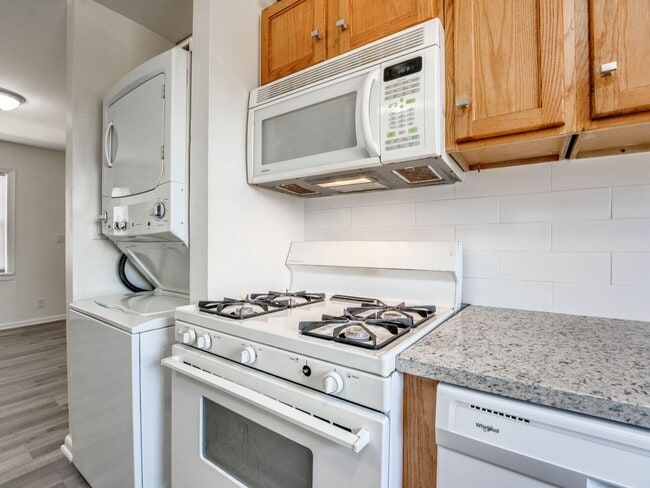 Building Photo - 2 Bedroom, 1 Bath Home in Shawnee!