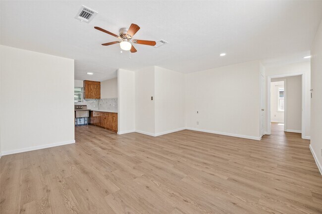 Building Photo - 7950 Longridge Dr