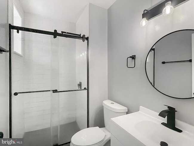 Building Photo - 733 N Linwood Ave