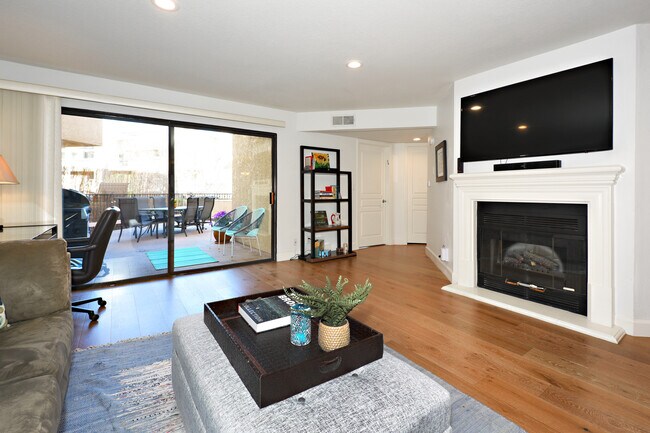 Building Photo - 1633 S Bentley Ave