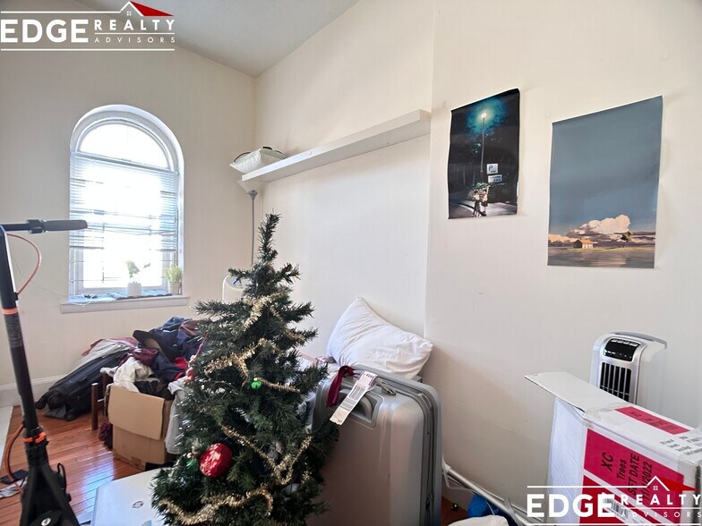 Building Photo - 25 Chester St