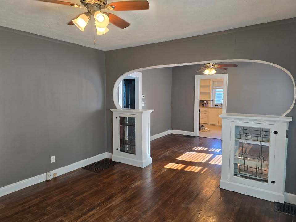 Building Photo - 709 N Drexel Ave