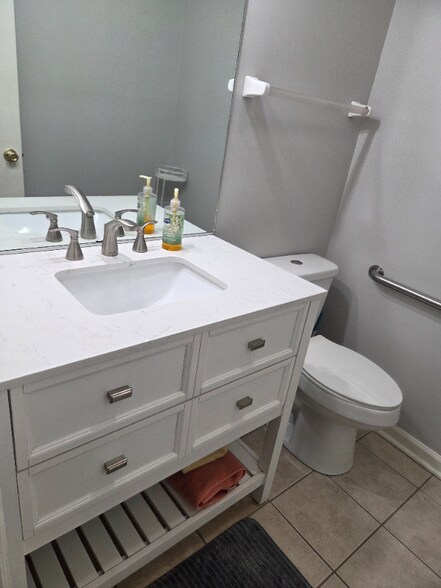 Building Photo - 561 Brookside Ct