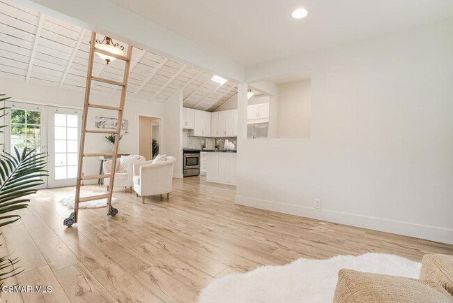 Building Photo - 2884 Crescent Way