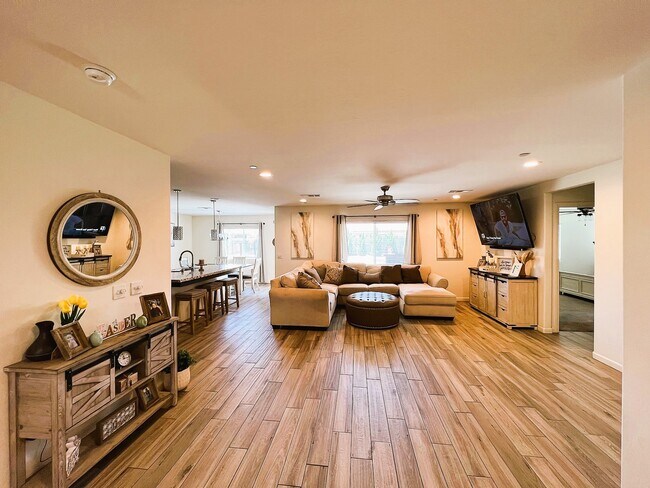Building Photo - 2331 Vineyard Ct