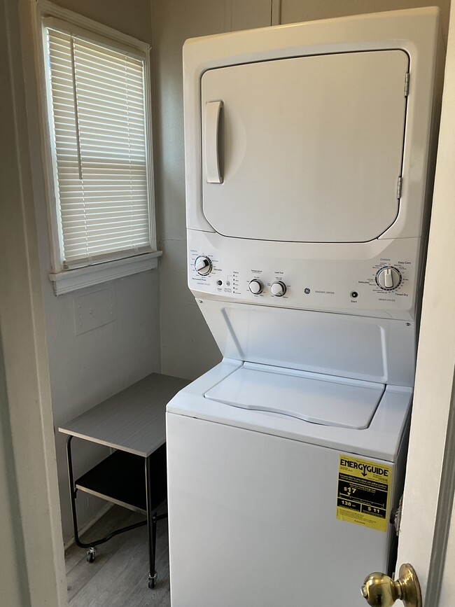 Laundry Room - 1707 S Redondo Blvd