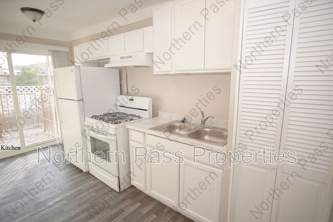 Building Photo - 402 Mississippi Ave