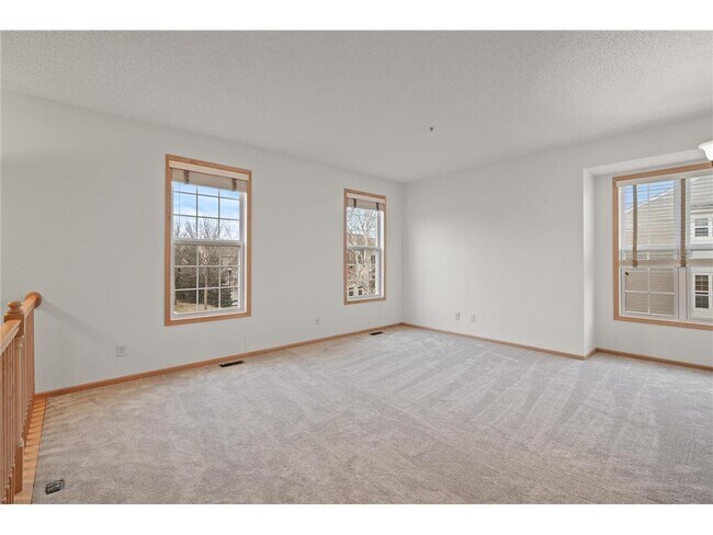 Building Photo - 9995 Wildflower Dr