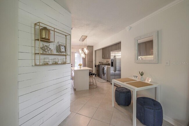 Building Photo - 6010 N Dexter Ave