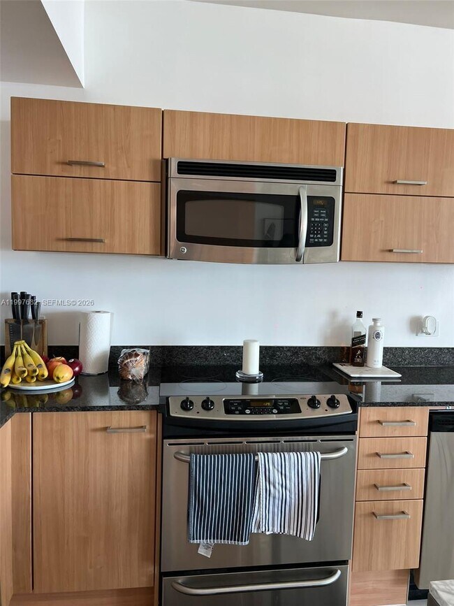 Building Photo - 350 S Miami Ave