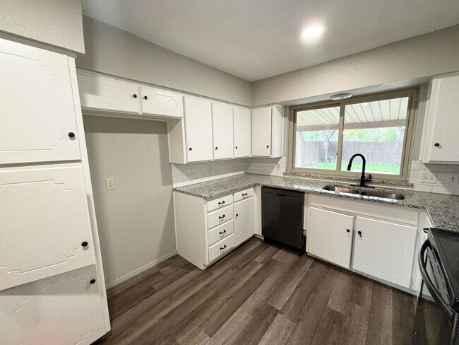 Building Photo - Completely Remodeled 4 bedroom Home