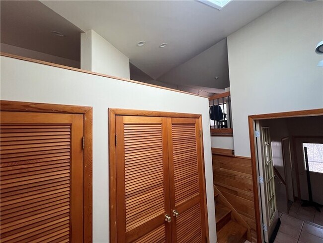 Building Photo - 340 Campbell Rd