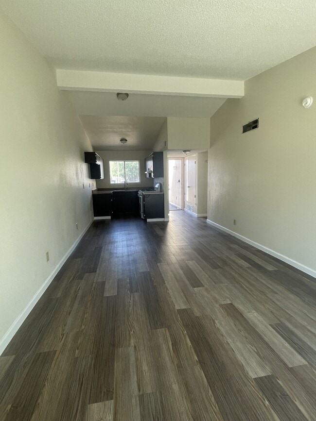 Building Photo - 866 Barandal Dr