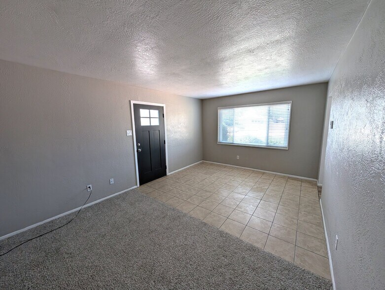 Building Photo - 10204 Candelaria Rd NE