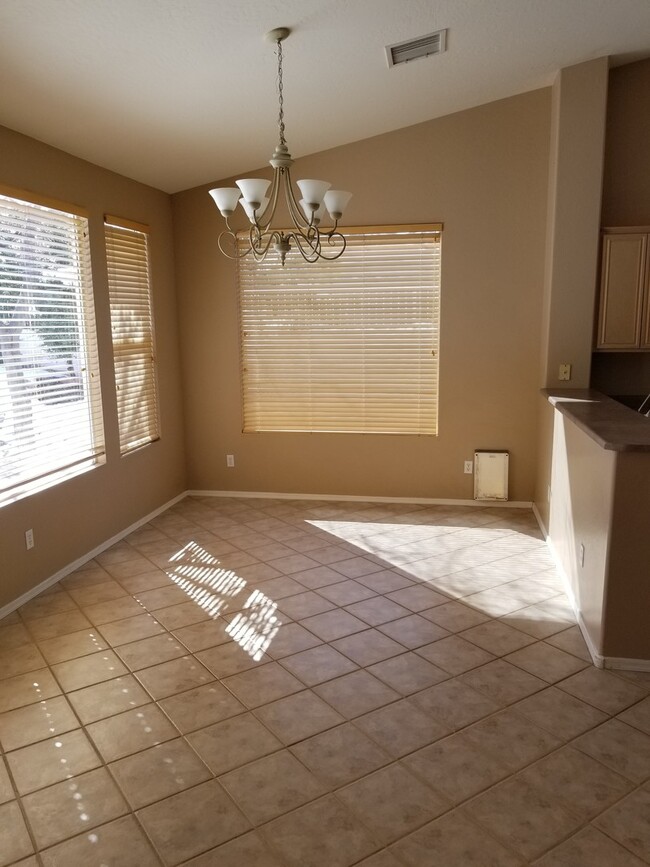 Building Photo - 2355 W High Country Dr