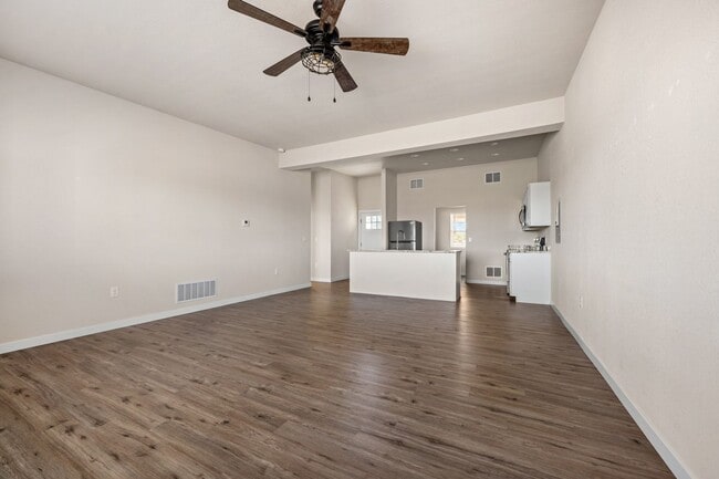 Building Photo - 753-753 E Laporte Dr