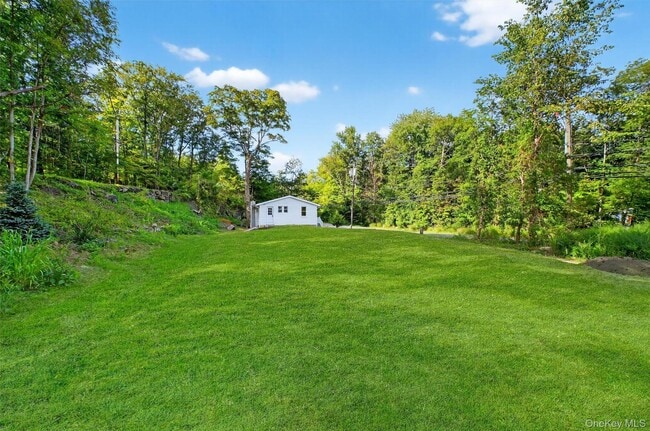 Building Photo - 2091 Maple Ave