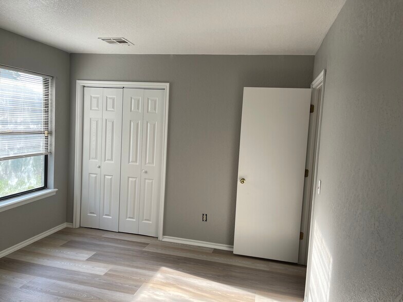 2nd room closet - 1309 Grand Mnr