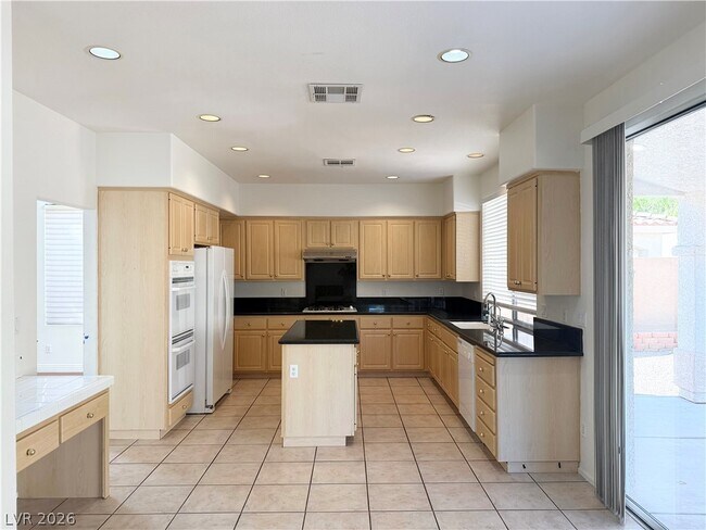 Building Photo - 705 Lexington Cross Dr